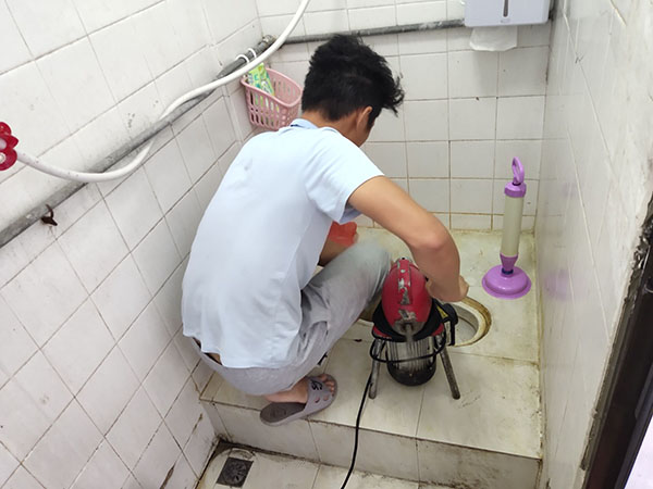 铜川肥皂掉到马桶里把马桶堵住了怎么办？马桶堵住了怎么办